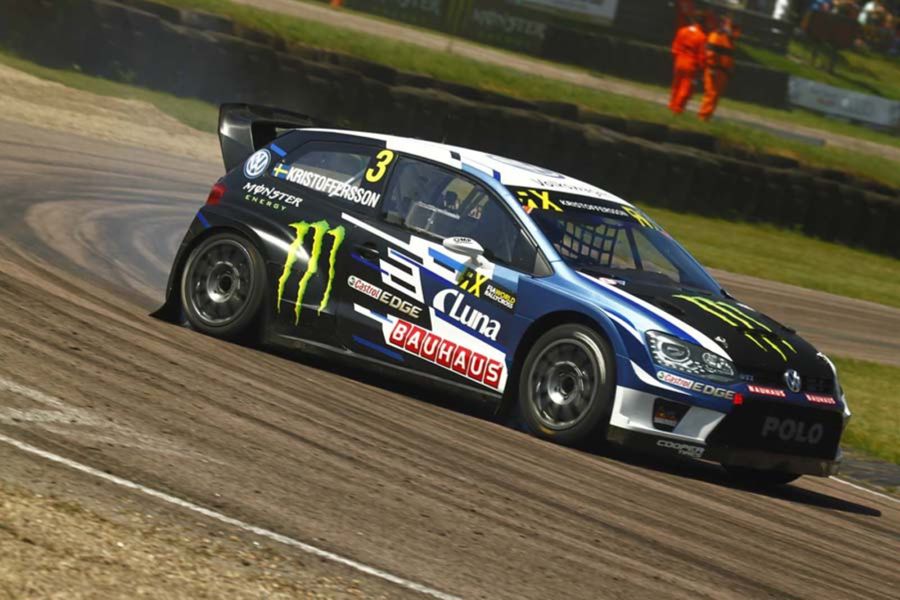 Oval racing at Lydden Hill racing circuit