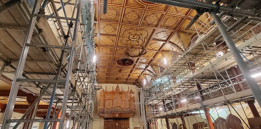 Photo of the restored ceiling of the Maison Dieu